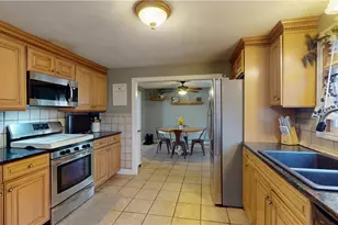 33 Teakwood Dr W, Coventry, RI 02816 - Photo 10