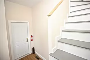 668 Thames St, Newport, RI 02840 - Photo 8