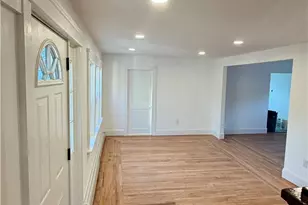 2 Tobyhanna St, Providence, RI 02910 - Photo 4