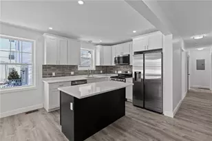 29 Stansbury St, Providence, RI 02908 - Photo 2