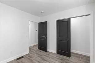 29 Stansbury St, Providence, RI 02908 - Photo 8