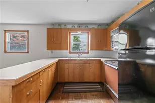 75 Montgomery St, Tiverton, RI 02878 - Photo 18