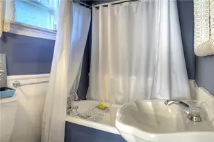 98 John St, Newport, RI 02840 - Photo 12