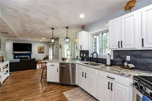 195 Oakland Beach Ave, Warwick, RI 02889 - Photo 16