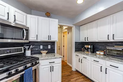 195 Oakland Beach Avenue, Warwick, RI 02889 - Photo 16