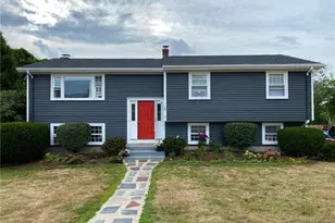 14 Pocahontas Dr, Middletown, RI 02842 - Photo 1