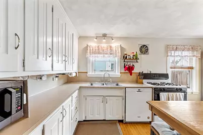 37 Grand Avenue, Pawtucket, RI 02861 - Photo 18