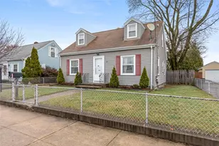 37 Grand Ave, Pawtucket, RI 02861 - Photo 2