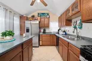 51 Clifford St, Pawtucket, RI 02860 - Photo 14