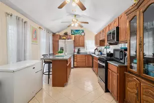 51 Clifford St, Pawtucket, RI 02860 - Photo 12