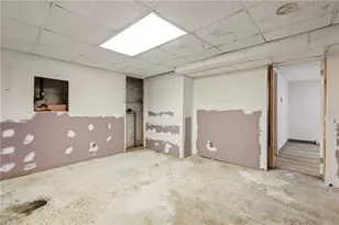 400 Benefit St, Pawtucket, RI 02903 - Photo 32