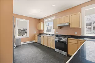 24 Spring St, Newport, RI 02840 - Photo 6
