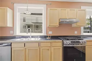 24 Spring St, Newport, RI 02840 - Photo 8