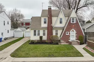 28 Rosewood Ave, Cranston, RI 02905 - Photo 1