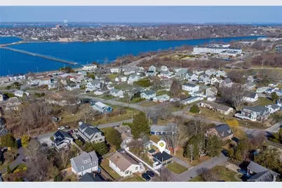 100 Renfrew Avenue, Middletown, RI 02842 - Photo 32