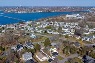 100 Renfrew Ave, Middletown, RI 02842 - Photo 32