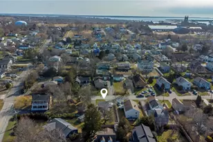 100 Renfrew Ave, Middletown, RI 02842 - Photo 30