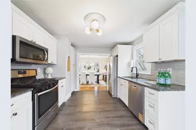 28 Myrtle Avenue, Warwick, RI 02886 - Photo 8