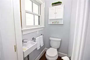 105 John St, Newport, RI 02840 - Photo 8