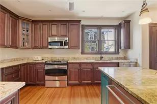 17 Lincoln St, Newport, RI 02840 - Photo 16