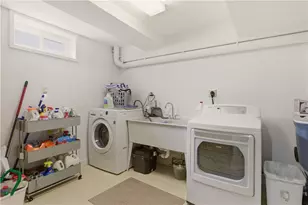 23 Clinton St, Newport, RI 02840 - Photo 32