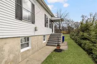 93 Harding St, West Warwick, RI 02893 - Photo 10