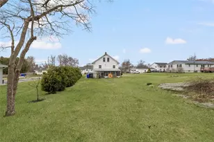 93 Harding St, West Warwick, RI 02893 - Photo 4