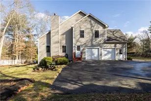 47 Wooded Grove Cir, South Kingstown, RI 02892 - Photo 2