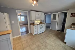 968 Elm St, Woonsocket, RI 02895 - Photo 4