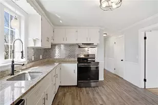17 Goulart Ave, Bristol, RI 02809 - Photo 4