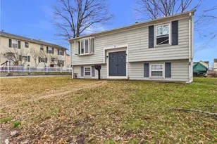 11 Meadow St, Pawtucket, RI 02860 - Photo 1