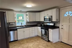 516 Church Ave, Warwick, RI 02889 - Photo 4