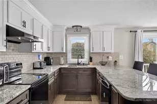 22 Connecticut Ave, Middletown, RI 02842 - Photo 2