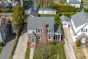 47 Knollwood Ave, Cranston, RI 02910 - Photo 1