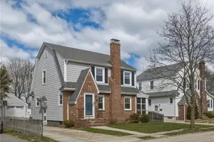 47 Knollwood Ave, Cranston, RI 02910 - Photo 2