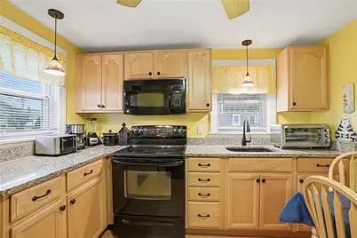 26 Pembroke Avenue, Pawtucket, RI 02860 - Photo 14