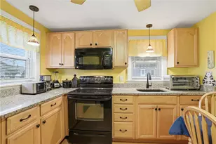 26 Pembroke Ave, Pawtucket, RI 02860 - Photo 14