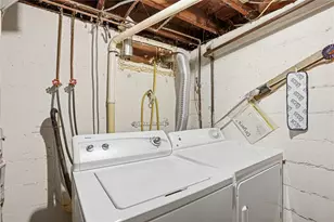 26 Pembroke Ave, Pawtucket, RI 02860 - Photo 22