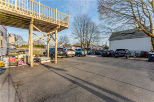 115 Hughes Ave, Pawtucket, RI 02861 - Photo 6