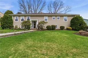 8 Crabapple Ln, Smithfield, RI 02828 - Photo 2