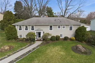 8 Crabapple Ln, Smithfield, RI 02828 - Photo 1