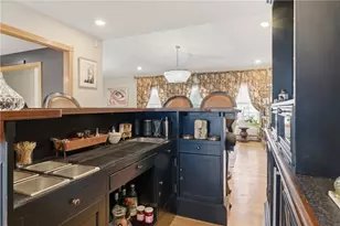 8 Crabapple Ln, Smithfield, RI 02828 - Photo 10