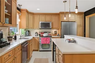 8 Crabapple Ln, Smithfield, RI 02828 - Photo 6