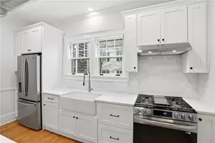 82 High St, Bristol, RI 02809 - Photo 6