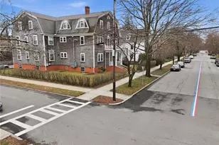 82 High St, Bristol, RI 02809 - Photo 2