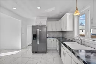 52 Sumner Ave, Cranston, RI 02920 - Photo 10