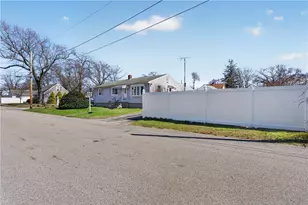 88 Bly St, Warwick, RI 02888 - Photo 2