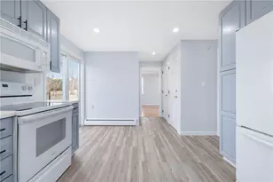 4 Longmeadow Ave, Middletown, RI 02842 - Photo 8