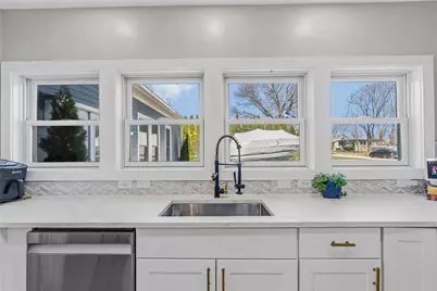 53 Baycliff Drive, Warwick, RI 02818 - Photo 4