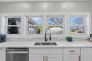 53 Baycliff Dr, Warwick, RI 02818 - Photo 4